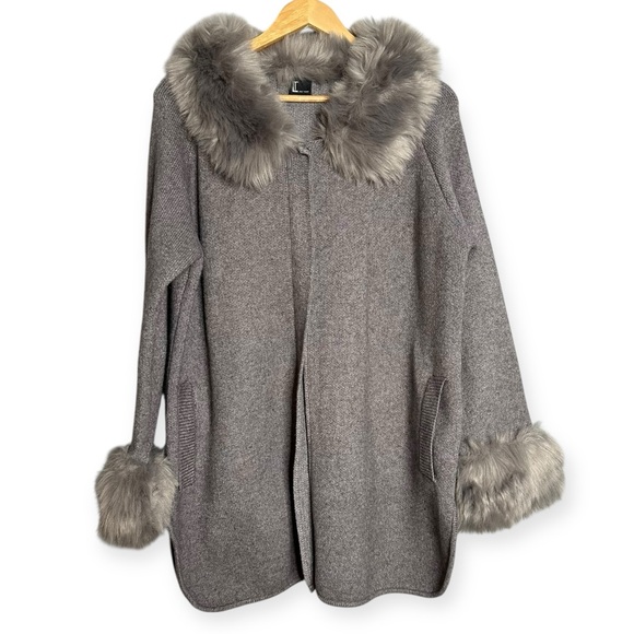LOVE TOKEN by Neiman Marcus Sweater Coat with Faux Fur Trim Size L - Picture 6 of 9
